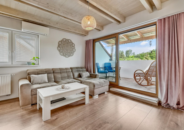 FRANK ZICHER – Predávame rodinný dom v Ivanke pri Dunaji so samostatnou obytnou jednotkou a garážou