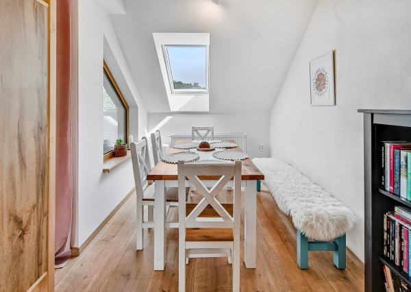 FRANK ZICHER – Predávame rodinný dom v Ivanke pri Dunaji so samostatnou obytnou jednotkou a garážou