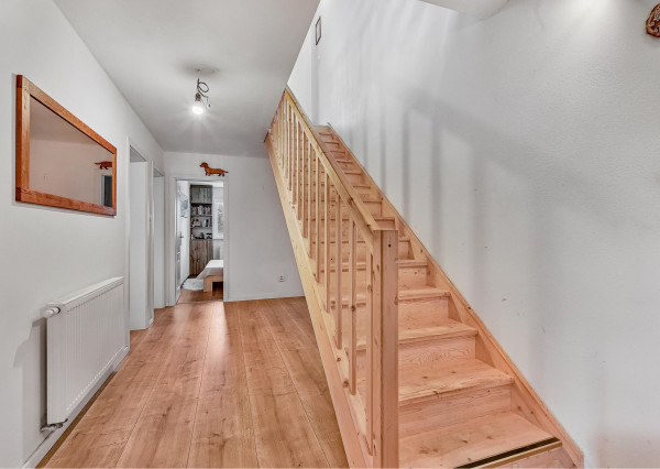 FRANK ZICHER – Predávame rodinný dom v Ivanke pri Dunaji so samostatnou obytnou jednotkou a garážou