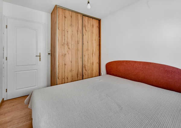 FRANK ZICHER – Predávame rodinný dom v Ivanke pri Dunaji so samostatnou obytnou jednotkou a garážou