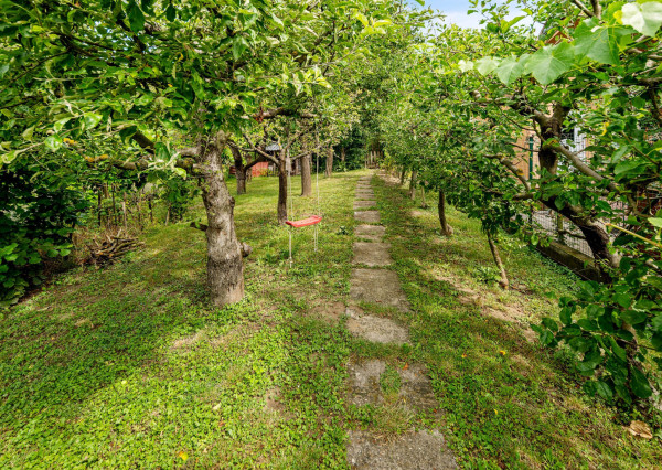 FRANK ZICHER – Predávame rodinný dom v Ivanke pri Dunaji so samostatnou obytnou jednotkou a garážou