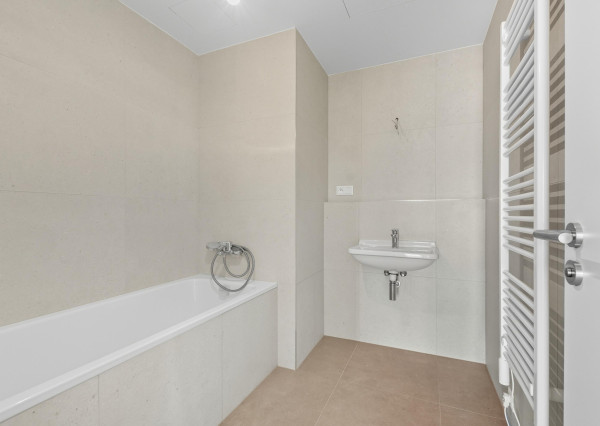 REZERVOVANÉ - Predávame 3 izbový apartmán s 2 balkónmi v skolaudovanom projekte METROPOLIS v Downtowne, BA.I.