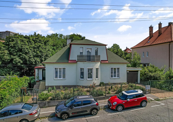 FRANK ZICHER - Predávame rodinný dom s velkým pozemkom 928m2 v Horskom parku, Gorazdova ulica