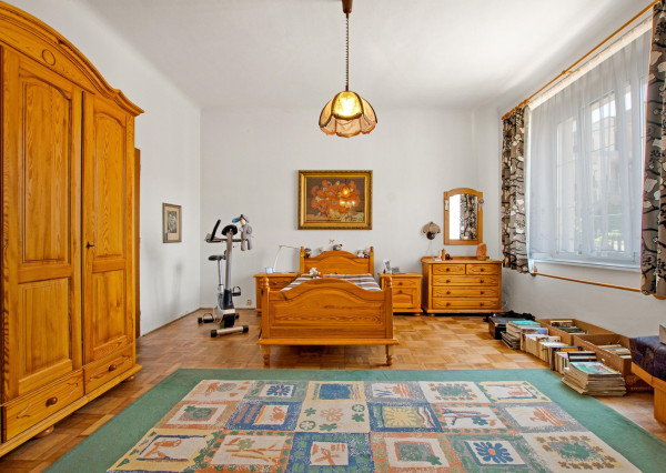 FRANK ZICHER - Predávame rodinný dom s velkým pozemkom 928m2 v Horskom parku, Gorazdova ulica