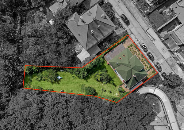 FRANK ZICHER - Predávame rodinný dom s velkým pozemkom 928m2 v Horskom parku, Gorazdova ulica