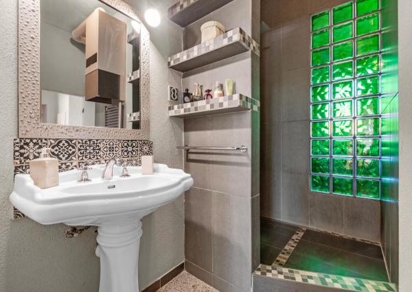 Prenajímame dizajnový, slnečný 2-izbový byt na Námestí Slobody