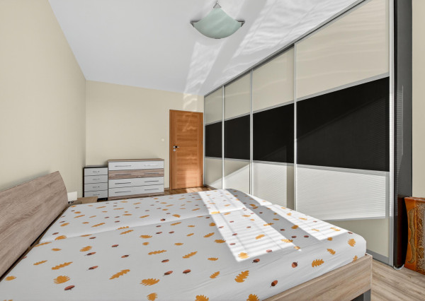 Predávame priestranný 2 izbový byt s garážou (možnosť úpravy na 3.izbový) na Kazanskej ulici