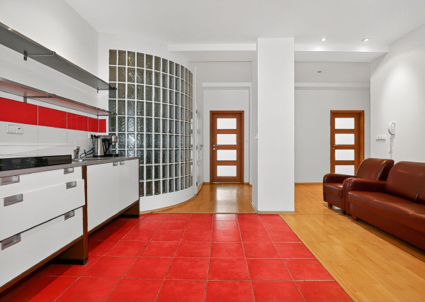 Predávame - Priestranný 3,5 izbový byt s balkónom pri Modrom kostolíku na Bezručovej ulici