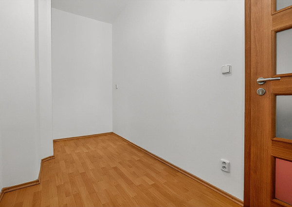 Predávame - Priestranný 3,5 izbový byt s balkónom pri Modrom kostolíku na Bezručovej ulici