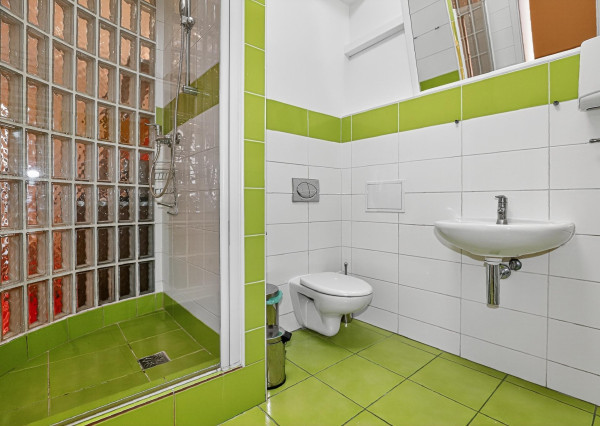 Predávame - Priestranný 3,5 izbový byt s balkónom pri Modrom kostolíku na Bezručovej ulici