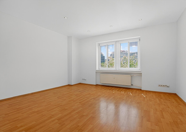 Predávame - Priestranný 3,5 izbový byt s balkónom pri Modrom kostolíku na Bezručovej ulici