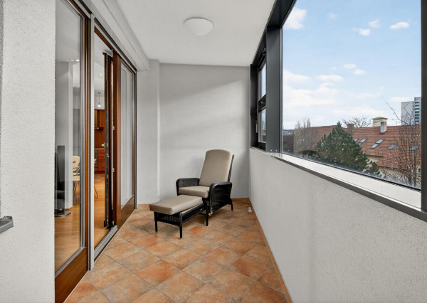 Prenajímame priestranný byt s 2 parkovacími miestami