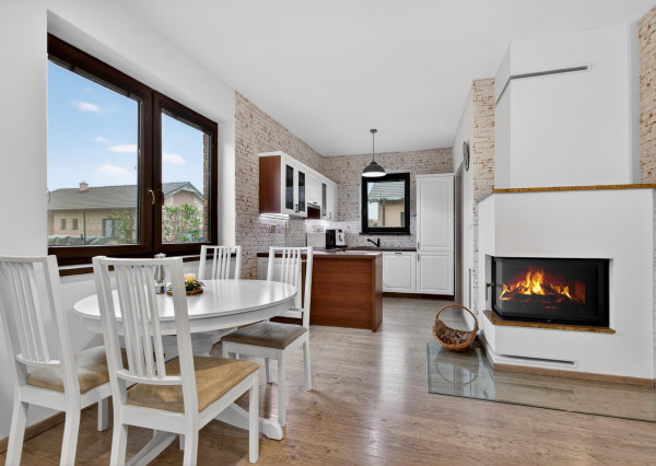 Predávame rodinný dom s garážou a pekným pozemkom v uzavretom kondomíniu v Miloslavove