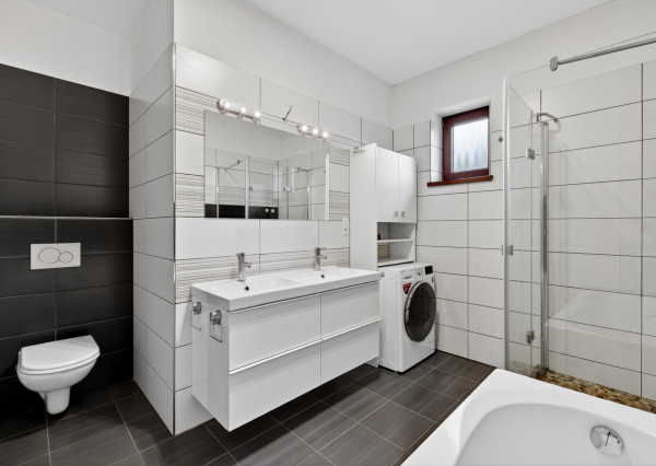 Predávame rodinný dom s garážou a pekným pozemkom v uzavretom kondomíniu v Miloslavove