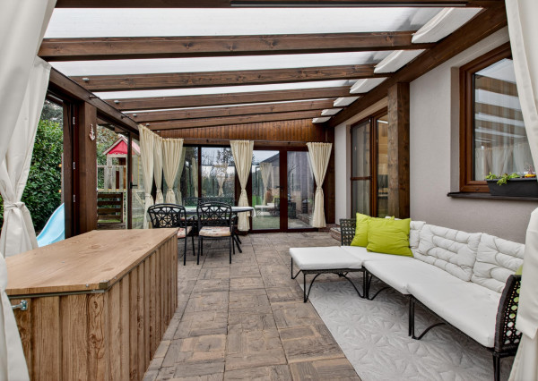 Predávame rodinný dom s garážou a pekným pozemkom v uzavretom kondomíniu v Miloslavove