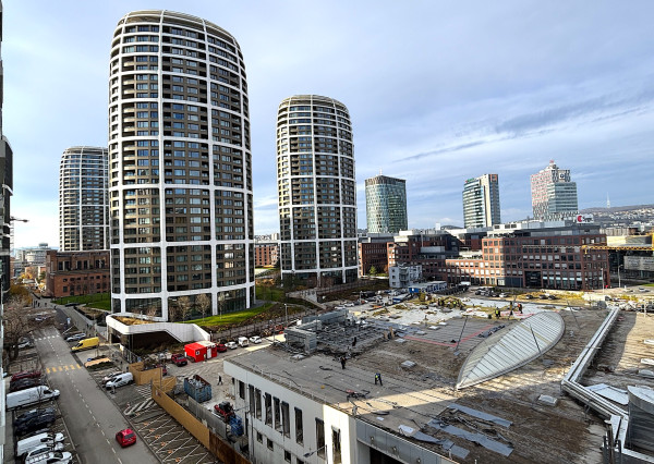 Predávame zariadený apartmán s balkónom v projekte METROPOLIS, s možnosťou okamžitého nasťahovania