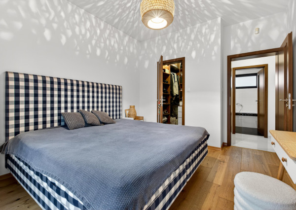 Predávame moderný  bungalov s bazénom v Rusovciach