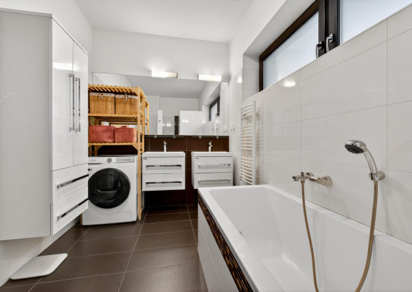 Predávame moderný  bungalov s bazénom v Rusovciach