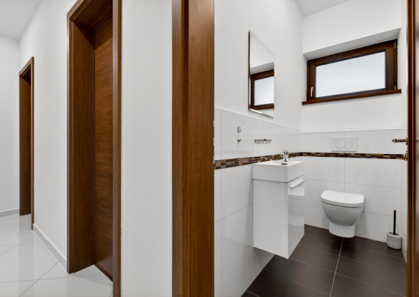 Predávame moderný  bungalov s bazénom v Rusovciach