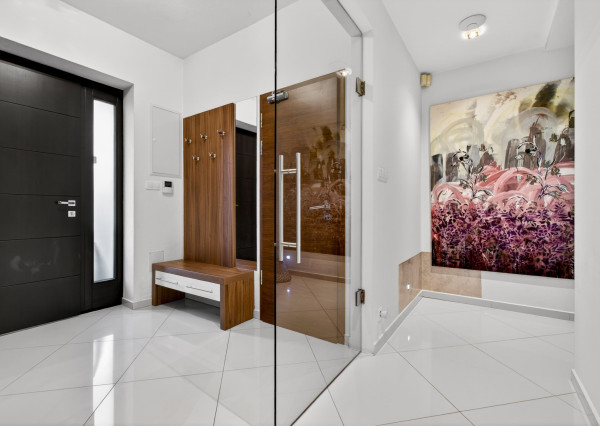 Predávame moderný  bungalov s bazénom v Rusovciach