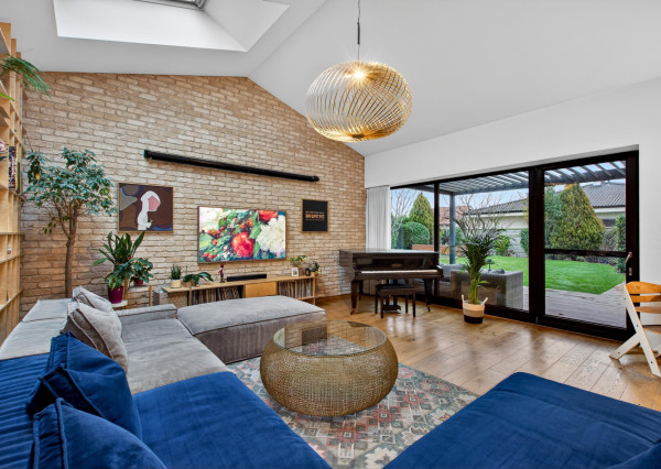 Predávame moderný  bungalov s bazénom v Rusovciach