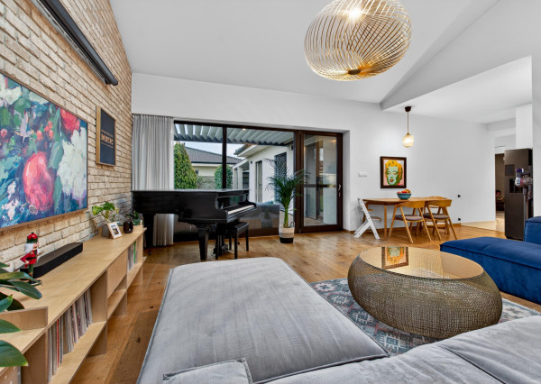 Predávame moderný  bungalov s bazénom v Rusovciach