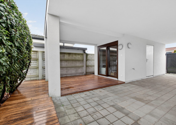 Predávame moderný  bungalov s bazénom v Rusovciach