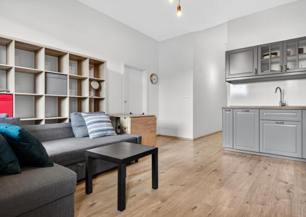 Prenajímame veľký 2 izbový byt so záhradkou (23 m2) a parkovacím státím v Dúbravke