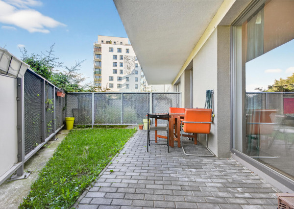 Prenajímame veľký 2 izbový byt so záhradkou (23 m2) a parkovacím státím v Dúbravke