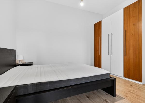 Prenajímame veľký 2 izbový byt so záhradkou (23 m2) a parkovacím státím v Dúbravke