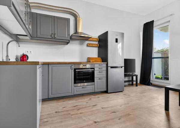 Prenajímame veľký 2 izbový byt so záhradkou (23 m2) a parkovacím státím v Dúbravke