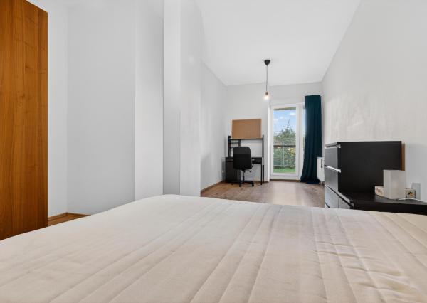 Prenajímame veľký 2 izbový byt so záhradkou (23 m2) a parkovacím státím v Dúbravke