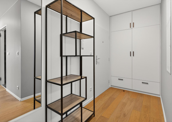 Prenajímame moderný byt na Seberíniho ulici s parkovacím miestom v garáži