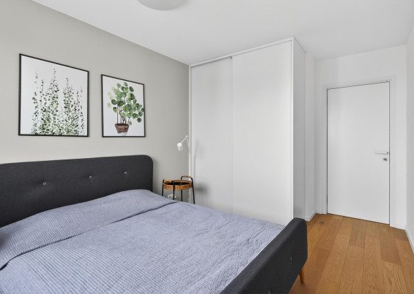 Prenajímame moderný byt na Seberíniho ulici s parkovacím miestom v garáži