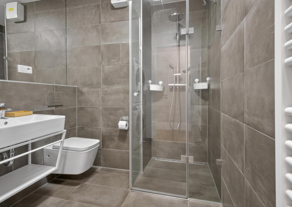 Prenajímame moderný byt na Seberíniho ulici s parkovacím miestom v garáži