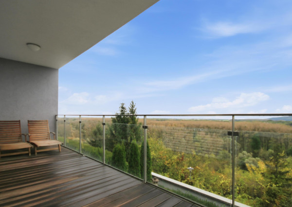 Prenajímame veľkometrážny byt s veľkou záhradou v obľúbenom projekte Condominium Renaissance