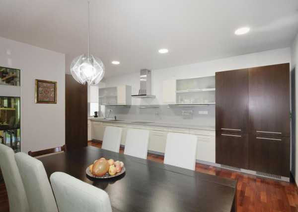 Prenajímame veľkometrážny byt s veľkou záhradou v obľúbenom projekte Condominium Renaissance