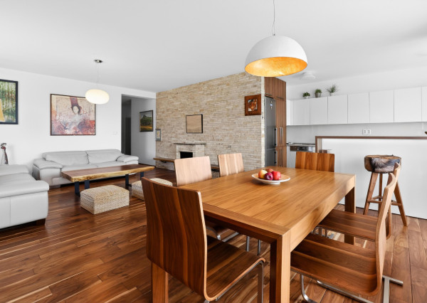 Prenajímame kvalitne zariadený, veľkometrážny byt s parkovaním na Kadnárovej ulici