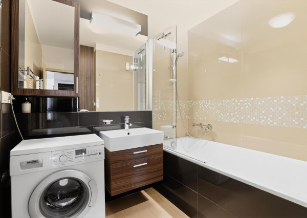 Prenajímame kvalitne zariadený, veľkometrážny byt s parkovaním na Kadnárovej ulici