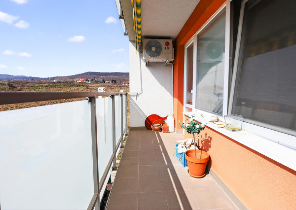 Prenajímame kvalitne zariadený, veľkometrážny byt s parkovaním na Kadnárovej ulici