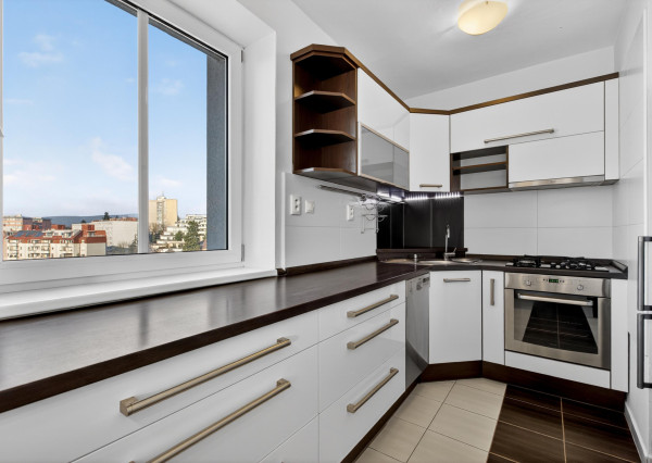 Predávame priestranný 3-izbový byt v atraktívnej lokalite pri Horskom parku