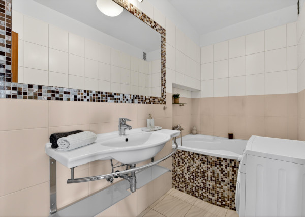 Predávame priestranný 3-izbový byt v atraktívnej lokalite pri Horskom parku