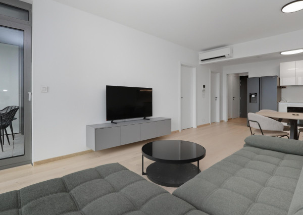 Prenajímame moderný 2i byt – EUROVEA TOWERS, výhľad na Dunaj