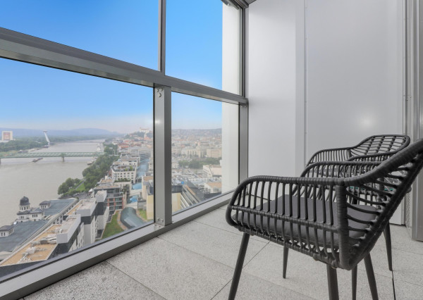 Prenajímame moderný 2i byt – EUROVEA TOWERS, výhľad na Dunaj