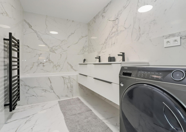 Prenajímame moderný 2i byt – EUROVEA TOWERS, výhľad na Dunaj