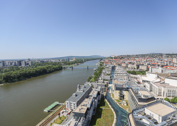 Prenajímame moderný 2i byt – EUROVEA TOWERS, výhľad na Dunaj
