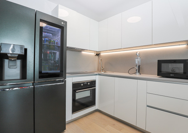 Prenajímame moderný 2i byt s výhľadom na Dunaj - EUROVEA TOWERS