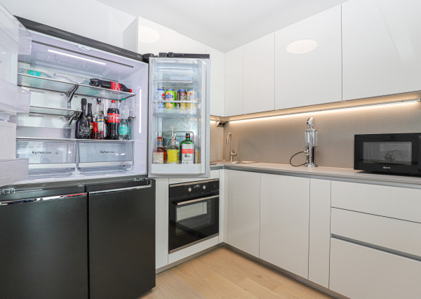 Prenajímame moderný 2i byt s výhľadom na Dunaj - EUROVEA TOWERS