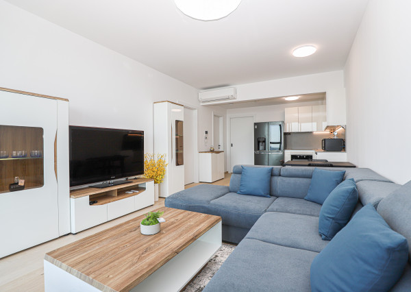 Prenajímame moderný 2i byt s výhľadom na Dunaj - EUROVEA TOWERS