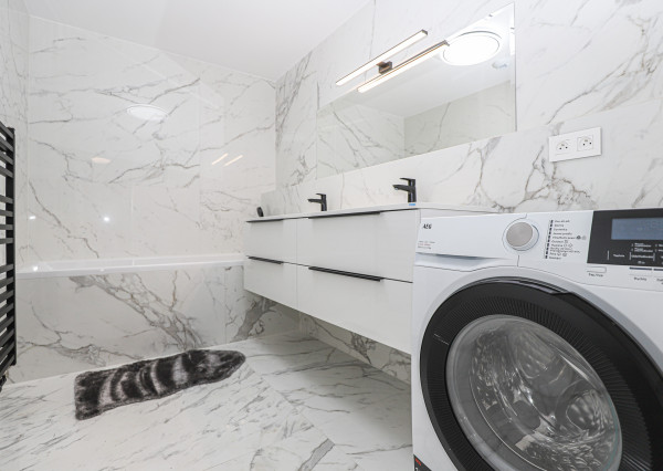 Prenajímame moderný 2i byt s výhľadom na Dunaj - EUROVEA TOWERS